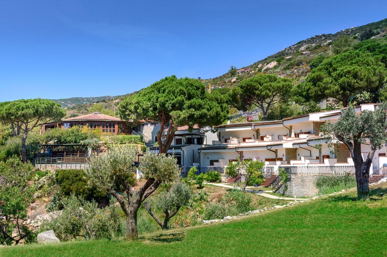 Hotel Baia Imperiale Spiaggia di Cavoli Dış mekan fotoğraf