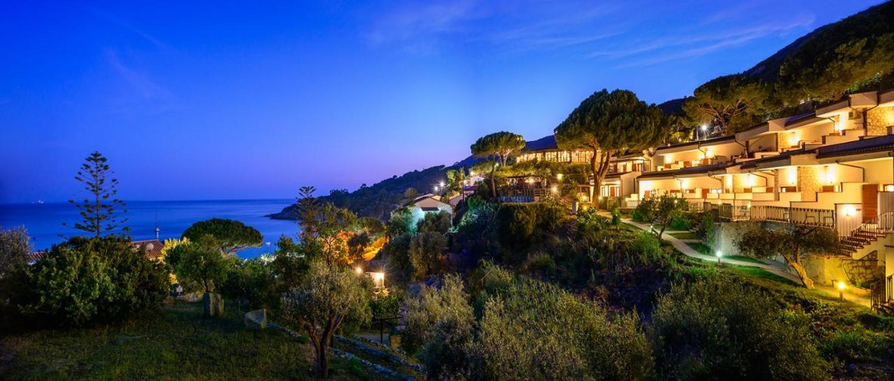 Hotel Baia Imperiale Spiaggia di Cavoli Dış mekan fotoğraf