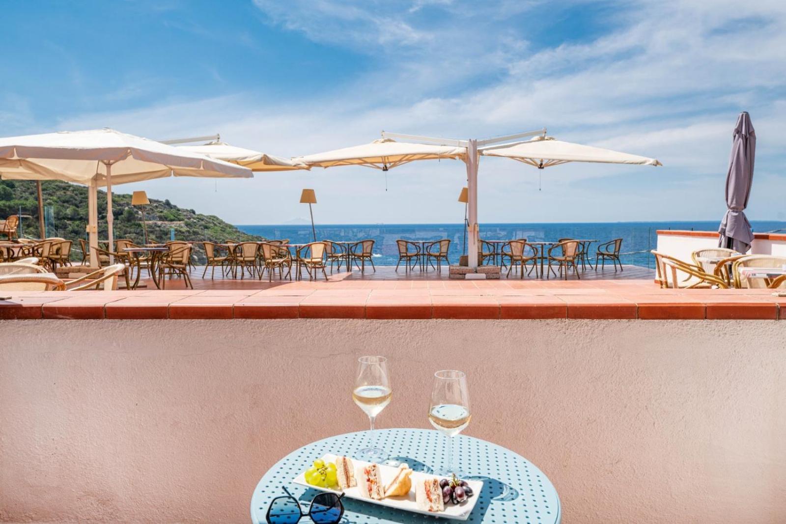 Hotel Baia Imperiale Spiaggia di Cavoli Dış mekan fotoğraf