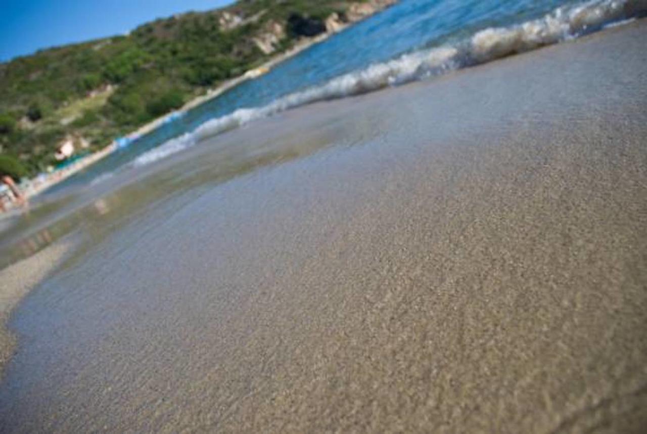 Hotel Baia Imperiale Spiaggia di Cavoli Dış mekan fotoğraf