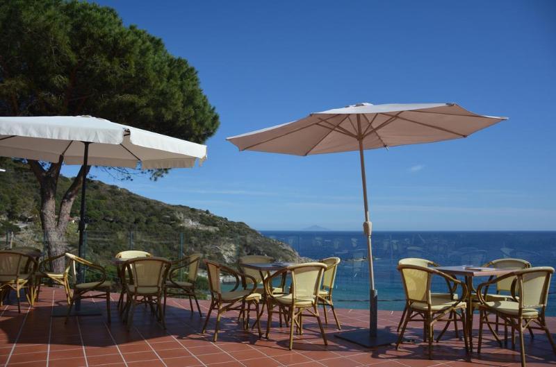 Hotel Baia Imperiale Spiaggia di Cavoli Dış mekan fotoğraf